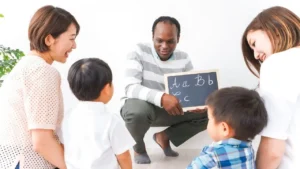 Tham gia trung tâm ngoại ngữ để học bảng chữ cái tiếng Anh